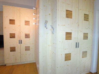 Schlafzimmer (5).jpg