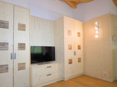 Schlafzimmer (4).jpg